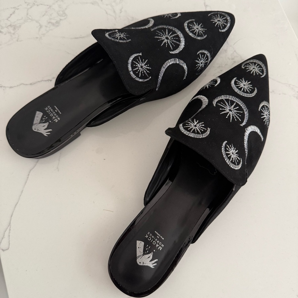 EMBROIDERED HECATE TRIPLE MOON + STAR MULES Narrow women’s 9 narrow - Picture 7 of 9